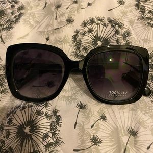 TORRID NWT Black Sunglasses